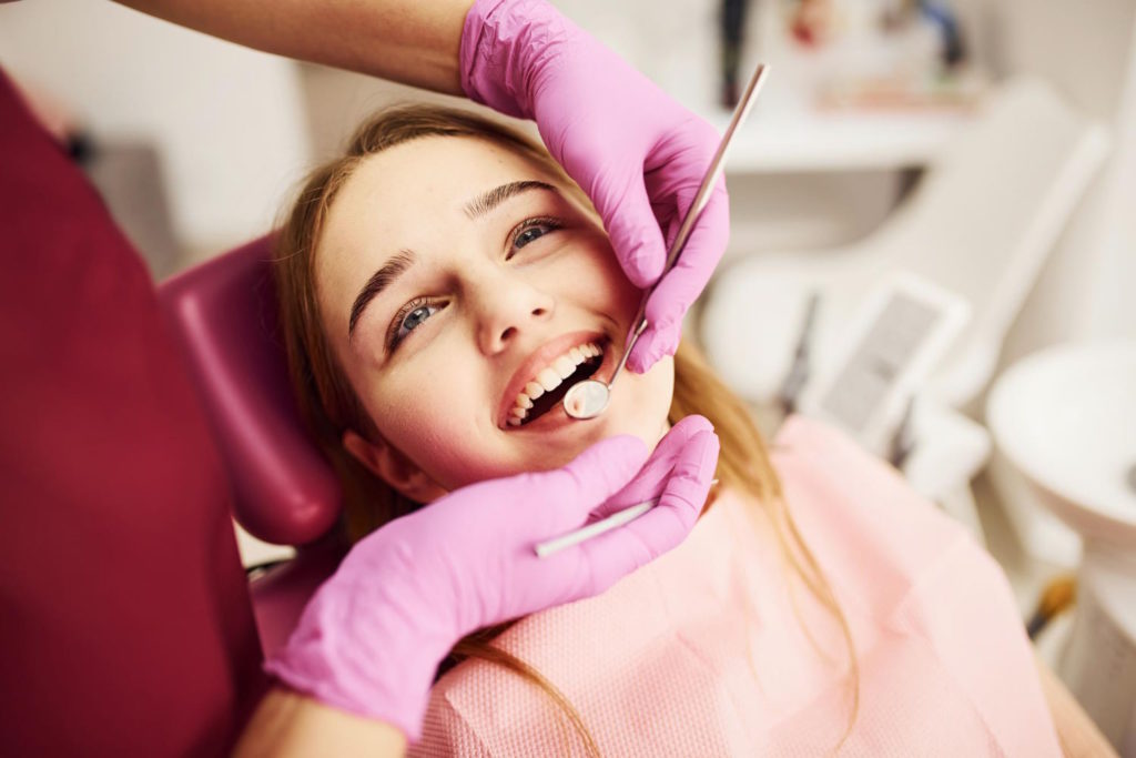 Leczenie zębów jest często tematem, który budzi wiele obaw i niepewności u pacjentów