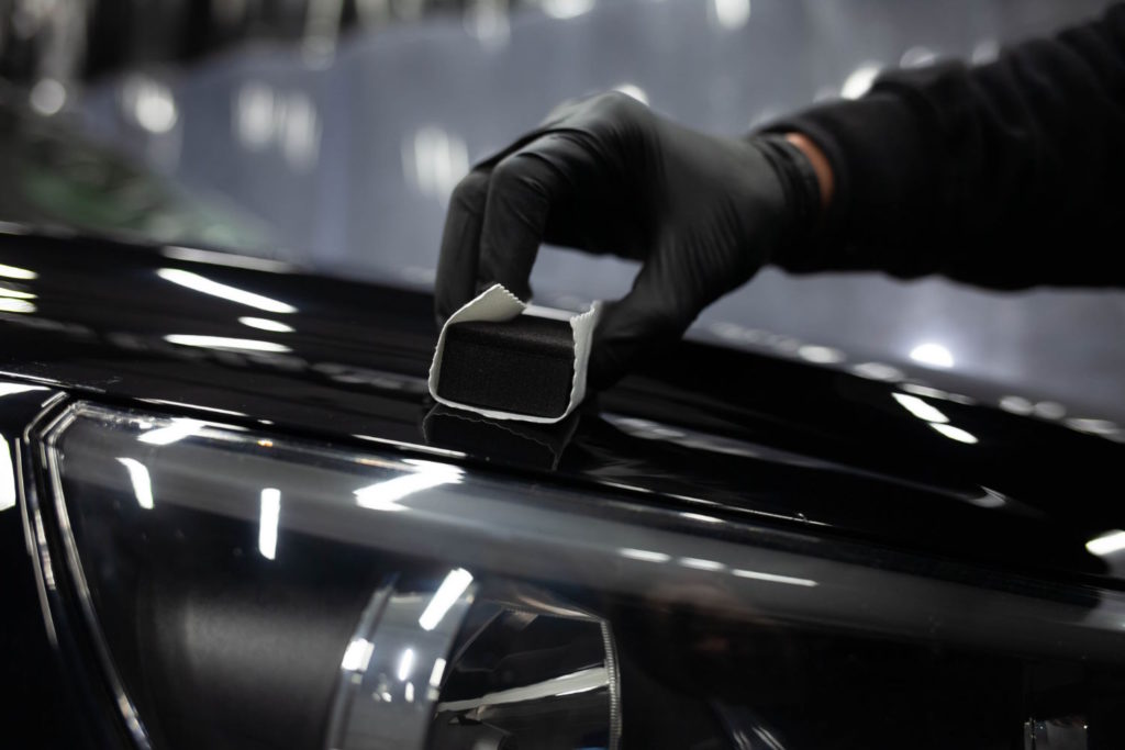 Ceramiczne powłoki ochronne są coraz popularniejszym rozwiązaniem wśród właścicieli samochodów, którzy pragną zadbać o wygląd i trwałość lakieru swojego pojazdu